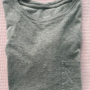 Everlane Box Cut Pocket Tee in Heather Gray